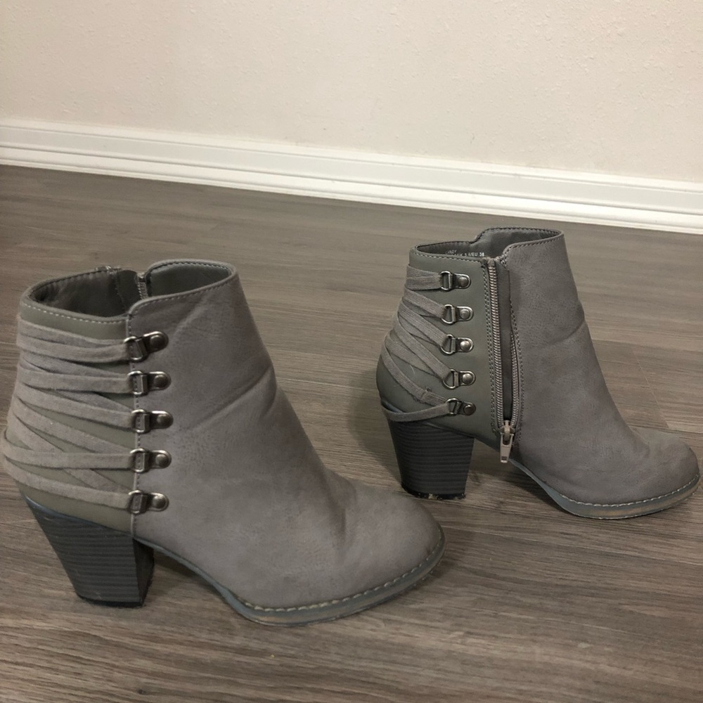 Shoe dazzle gray studded ankle boots 7.5